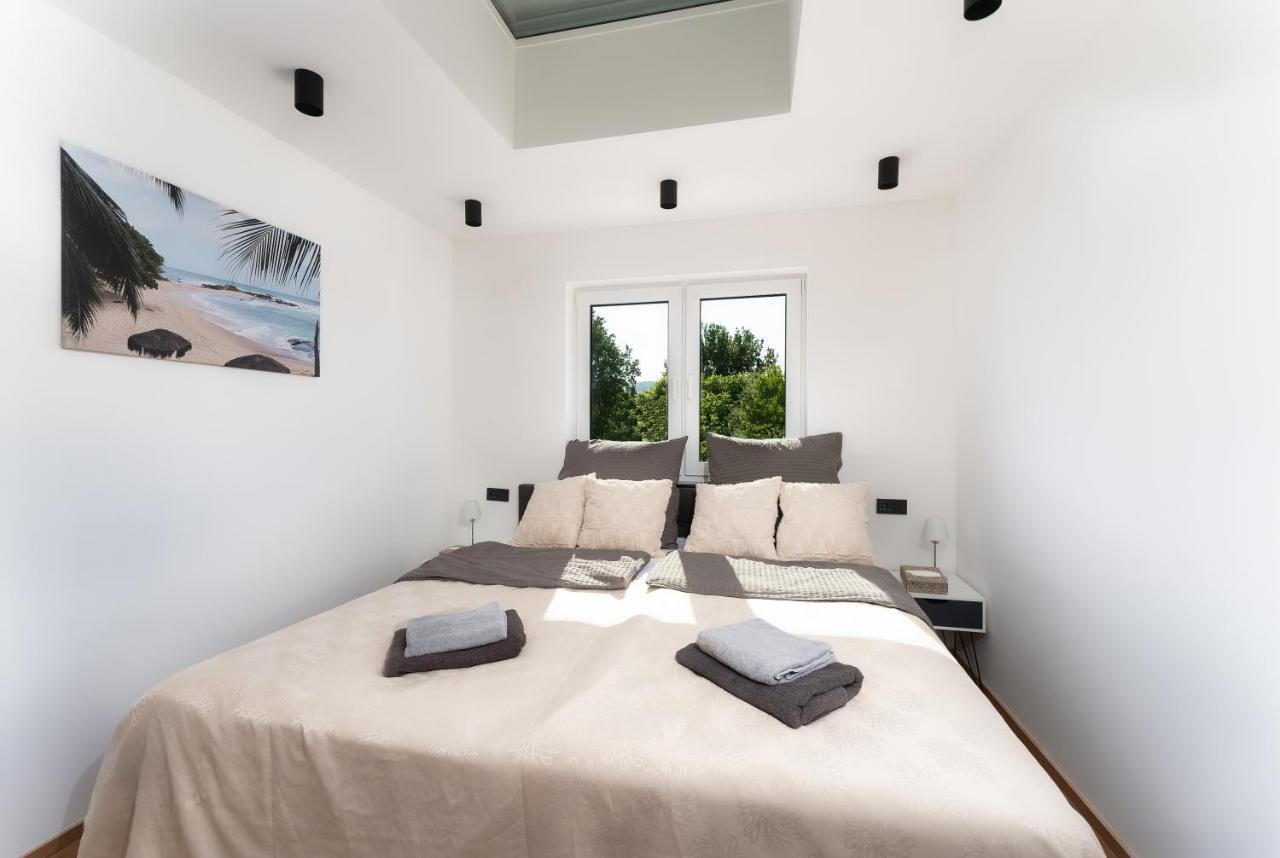 Gemuetliches Und Lichtdurchflutetes Penthouse Mit Sternenhimmelblick, Boxspringbett Und Terrasse - Gute Anbindung An Die Innenstadt Κάσελ Εξωτερικό φωτογραφία